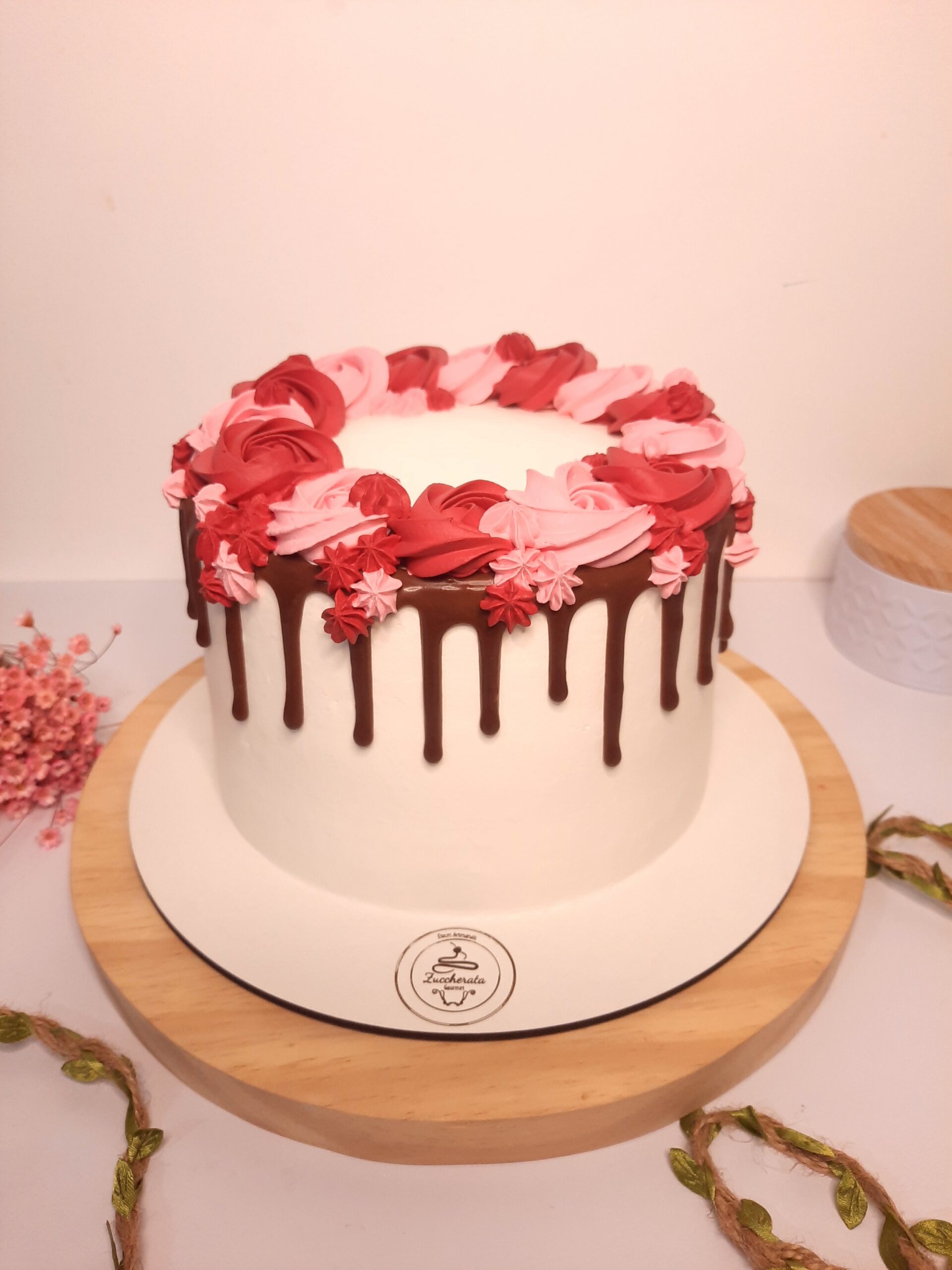 Bolo Drip Cake Flores