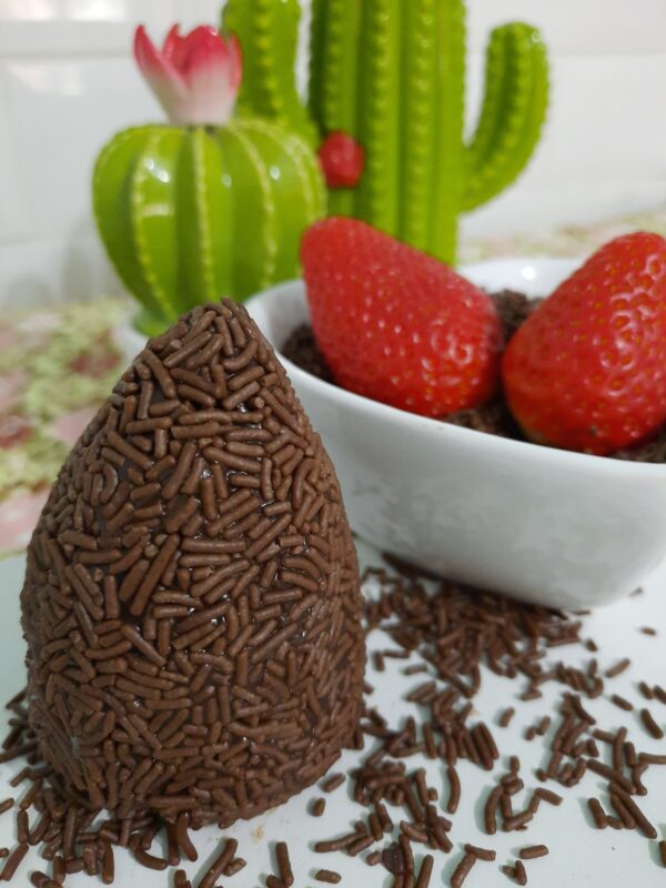 Coxinha brigadeiro e morango